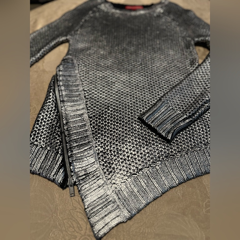 SAKS FIFTH AVENUE Sweater. Soft inside, metallic silver exterior & black. Size s - Picture 3 of 12